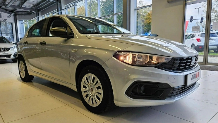 Fiat Tipo cena 49900 przebieg: 60800, rok produkcji 2021 z Bielawa małe 466